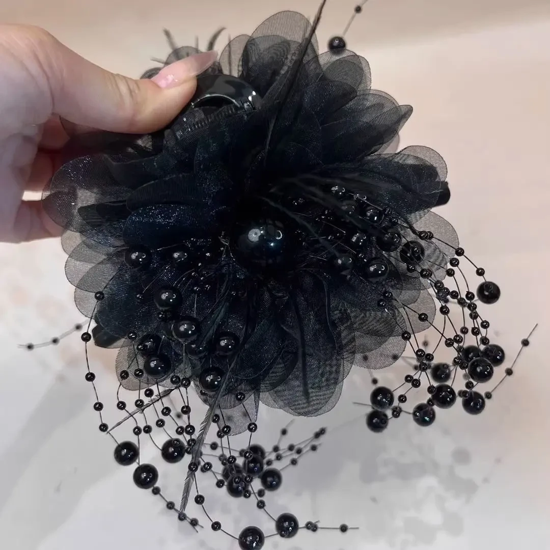 牡丹花羽毛珠珠流苏抓夹女2024新款发夹后脑勺发夹气质鲨鱼夹头饰