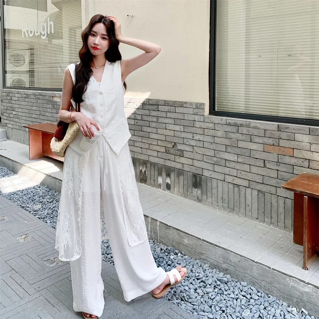温柔系穿搭氛围感显瘦马甲蕾丝罩衫休闲阔腿裤白色三件套女夏新款