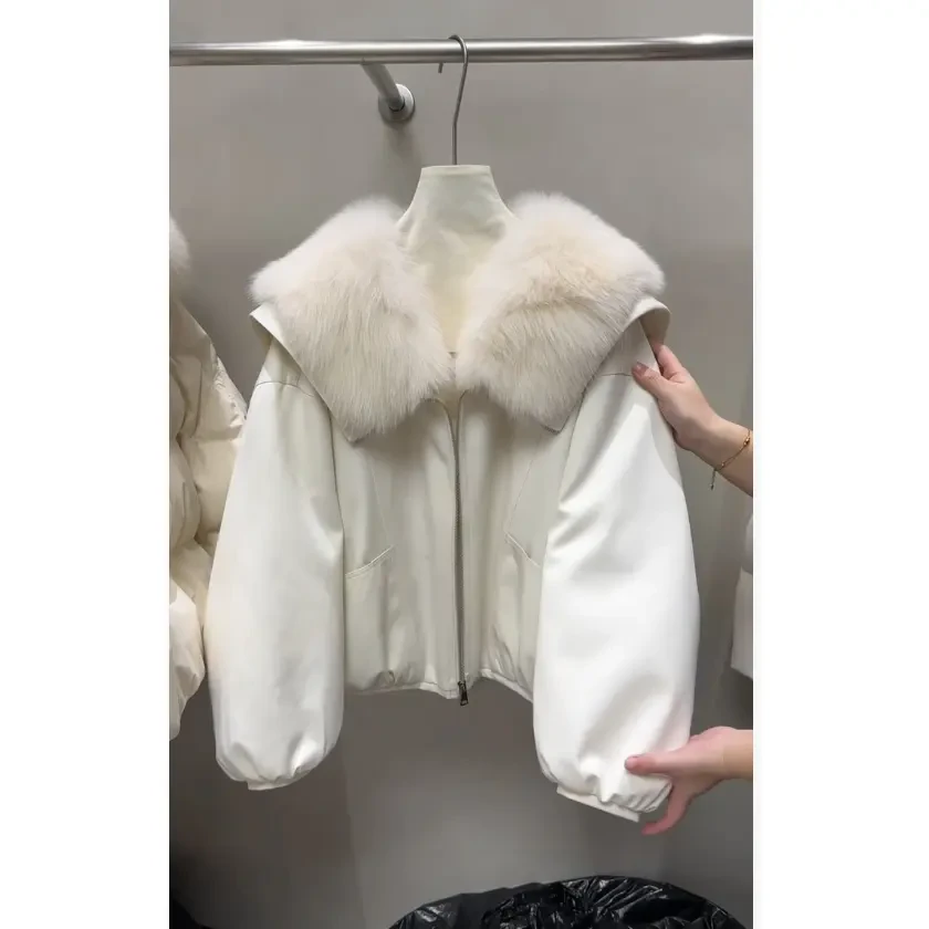 冬季时尚高级感毛绒翻领2025保暖白色羽绒服女短款保暖宽松外套