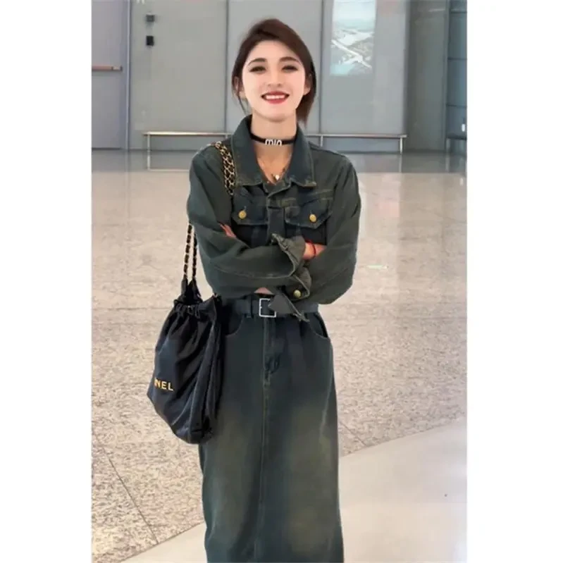 复古牛仔连衣裙女2025秋季新款港风显瘦设计宽松收腰开叉长裙982#