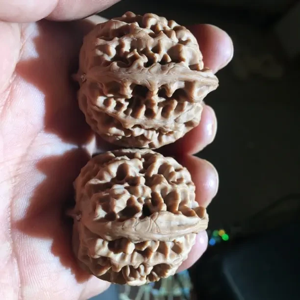 文玩核桃新款秦闷四座楼狮子头麒麟纹大官帽原色精品手把件