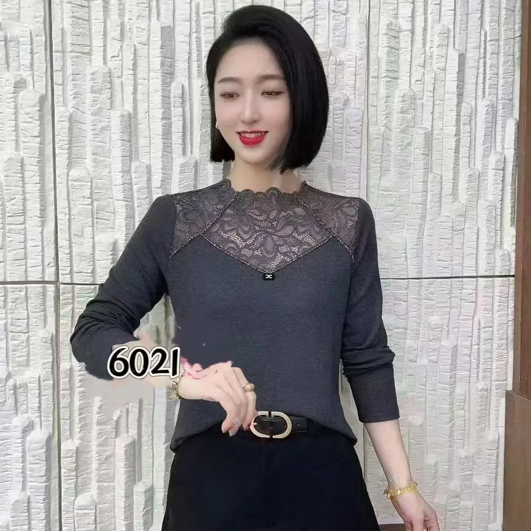 蕾丝拼接半高领长袖打底衫秋冬洋气百搭修身显瘦上衣