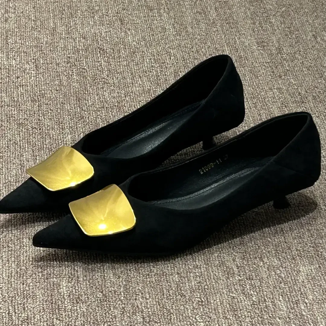 2025春季新款绒面尖头金属扣饰高跟鞋时尚百搭网红小众细跟单鞋女