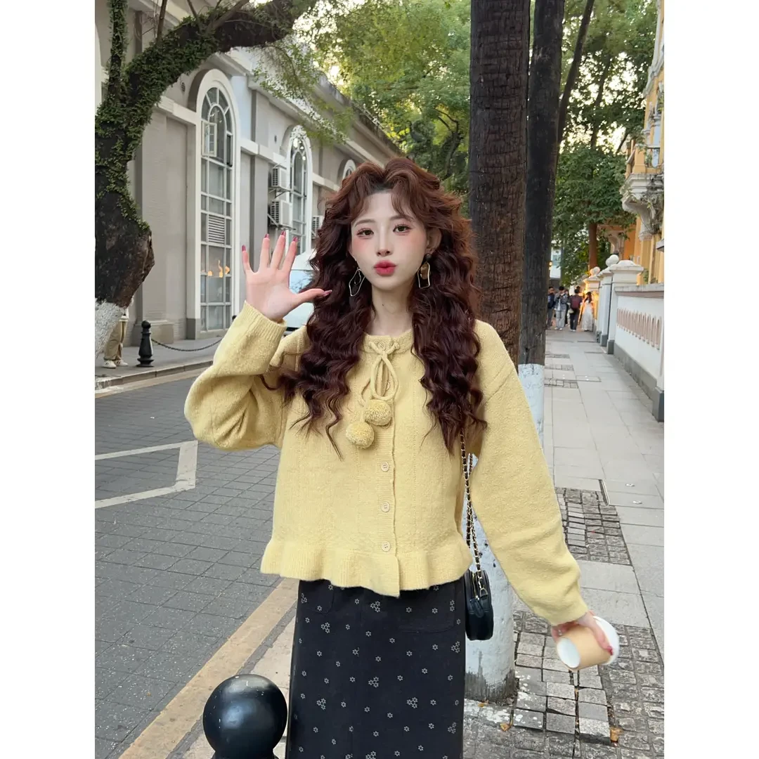 港风毛球小香风长袖毛衣上衣气质针织短款复古法式温柔设计感