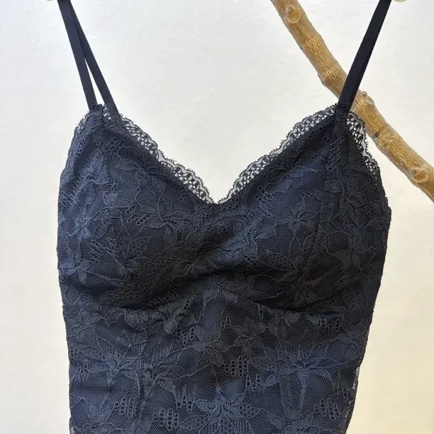 气质蕾丝性感显瘦修身保暖美背吊带背心百搭冬季新款