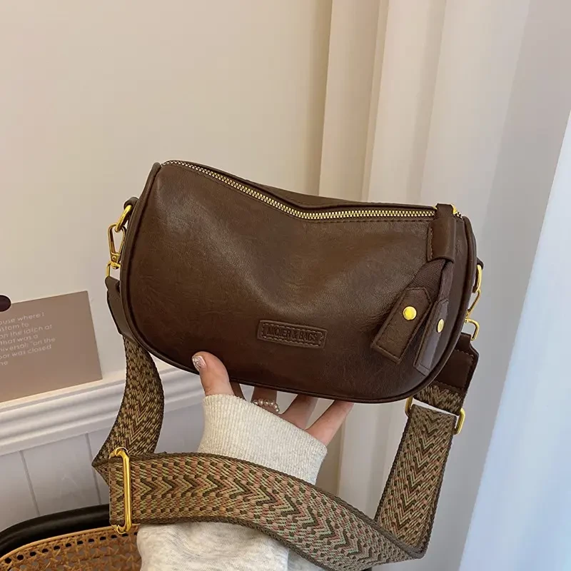 波士顿包包女新款时尚高级感法棍单肩包今年流行宽带斜跨小枕头包