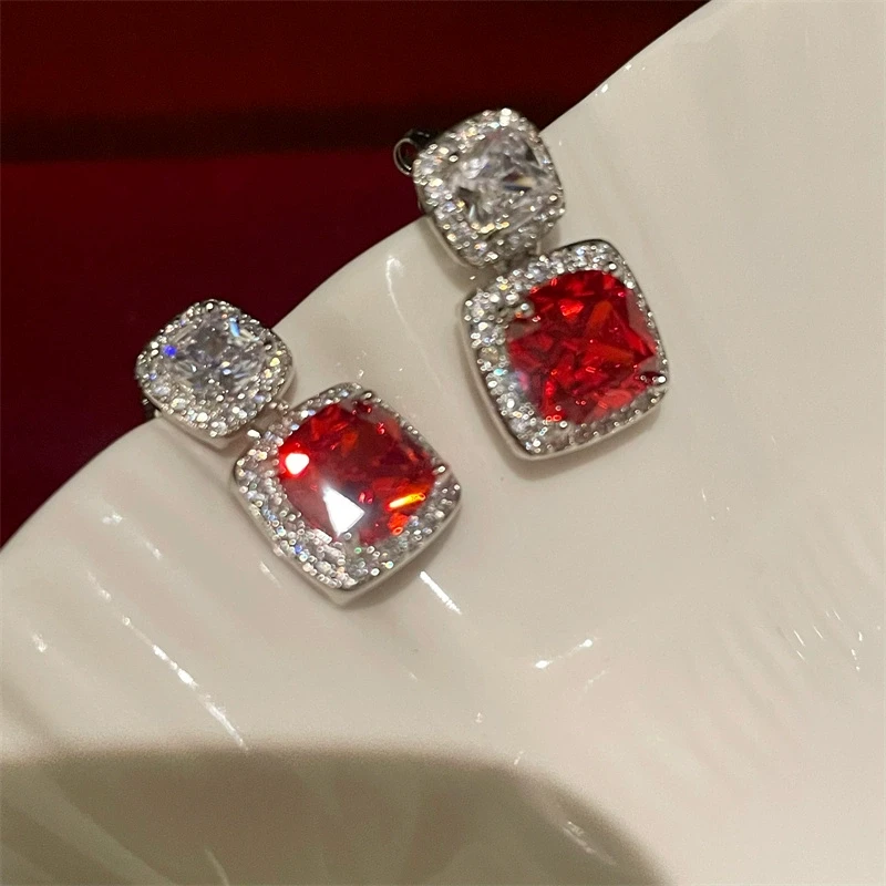 铜合金合成锆石耳饰 红色方糖耳钉轻奢高级感气质精致本命年耳环