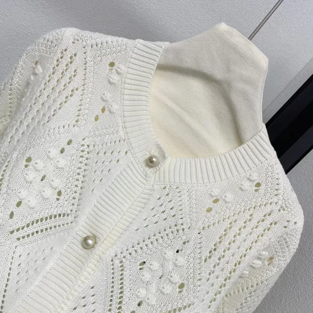 高定菱格纹镂空钩花针织开衫25年新款香风气质减龄毛衣外套女