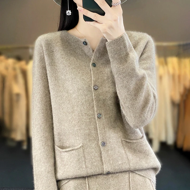 一线成衣百搭羊绒开衫女圆领带兜纯色针织外套毛衣宽松羊毛上衣