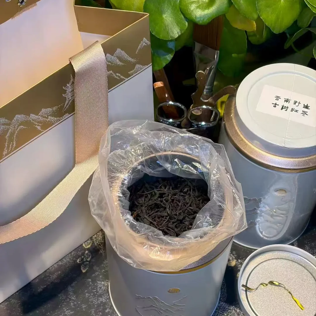 云南野生古树红茶果香蜜香型