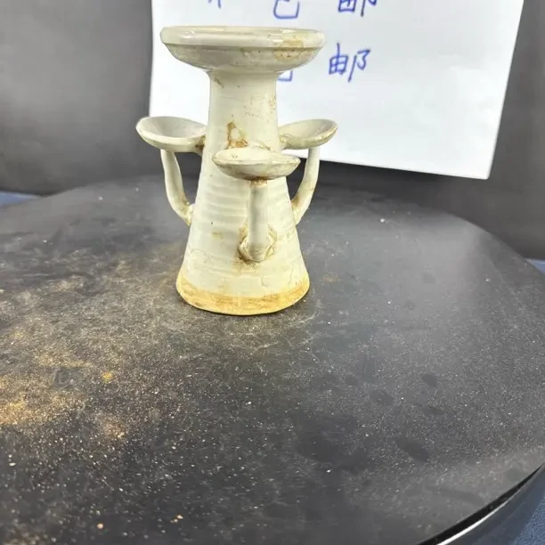 漂亮的小瓷罐素色