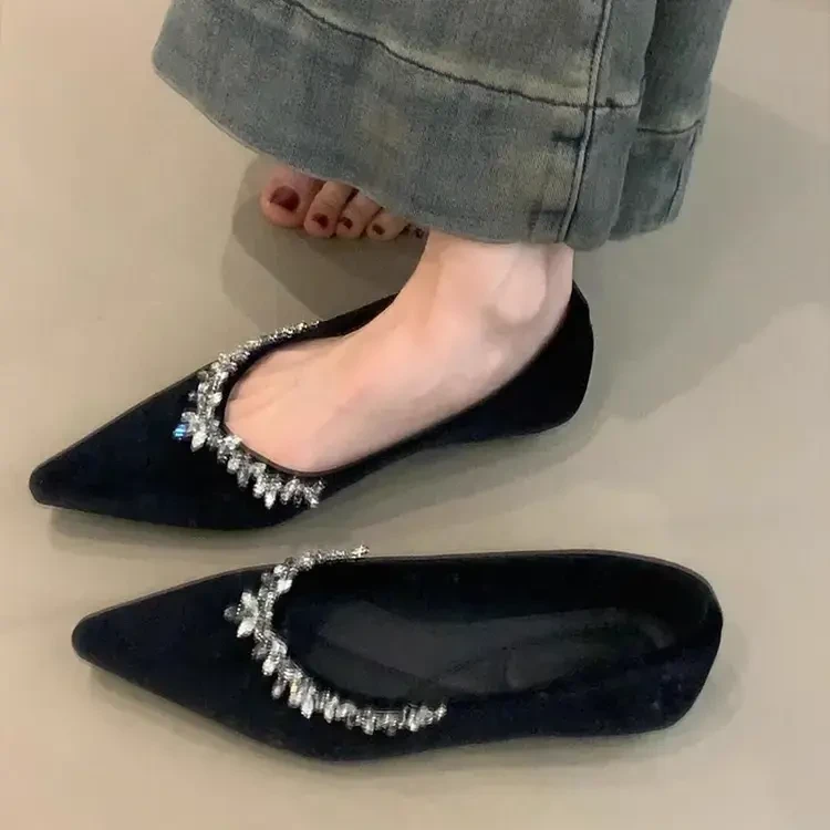 尖头单鞋女2025年气质水钻春季法式甜美丝绒红色浅口软底晚晚鞋