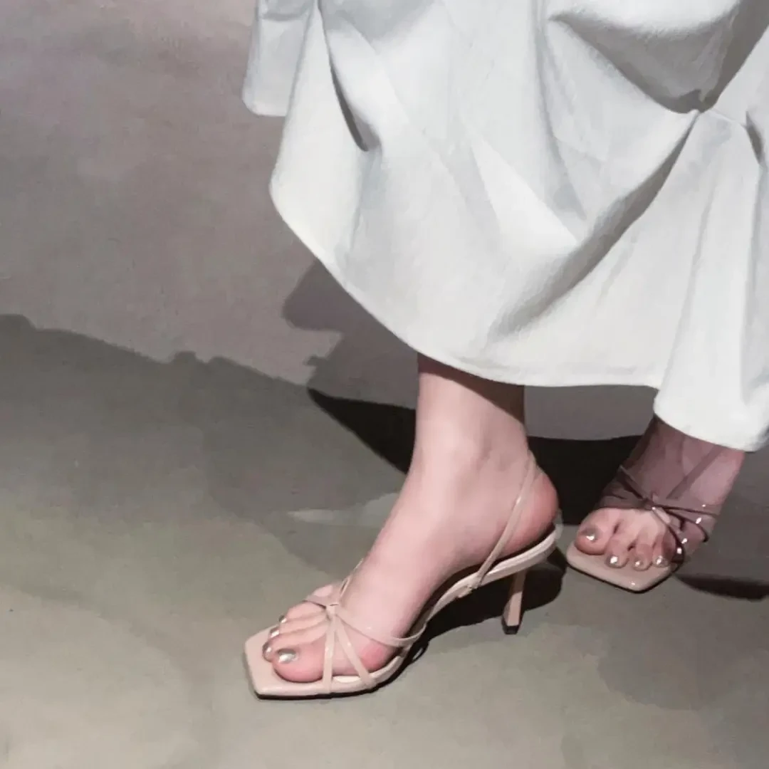 2025夏季新款时尚气质显瘦细跟方头高跟鞋小众设计感裸色露趾凉鞋