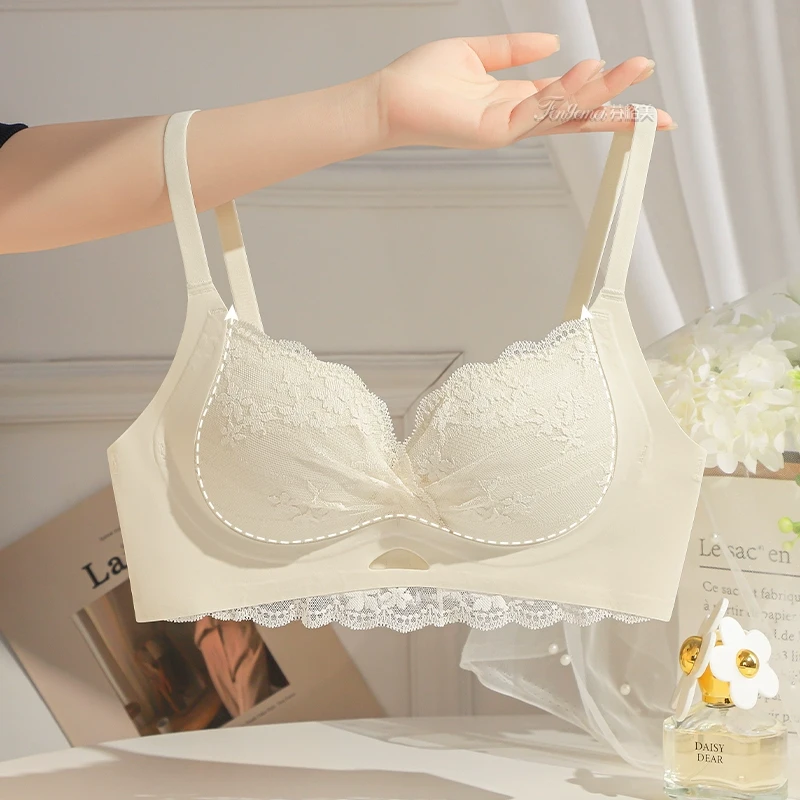 内衣女小胸聚拢显大无钢圈防下垂收副乳2024新款爆款性感蕾丝文胸