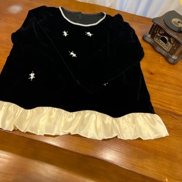 （山茶花)秋季大码刺绣钉珠常规款静奢风T恤拼接设计师黑色