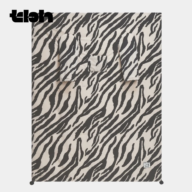 tbh野兽派家居熊猫嘭嘭法兰绒懒人被 办公室披肩保暖 斑马纹