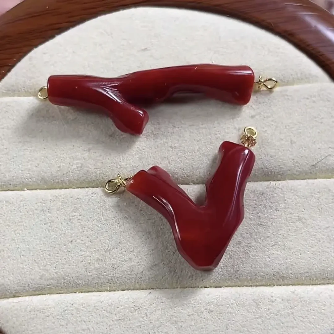 天然阿卡深牛血红珊瑚原枝吊坠