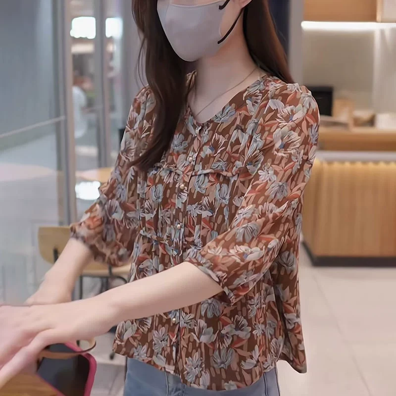 法式v领碎花短袖衬衫女夏季2025新款宽松时尚减龄设计感休闲上衣