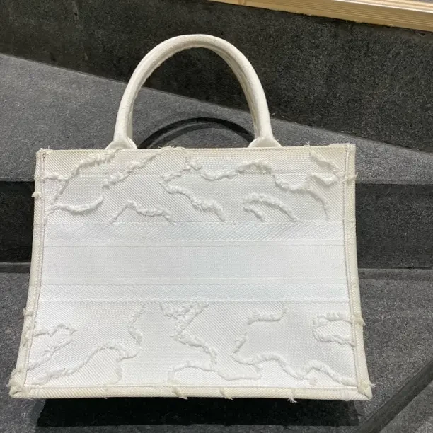 95新 DIOR/迪奥 95新 白色中号托特
