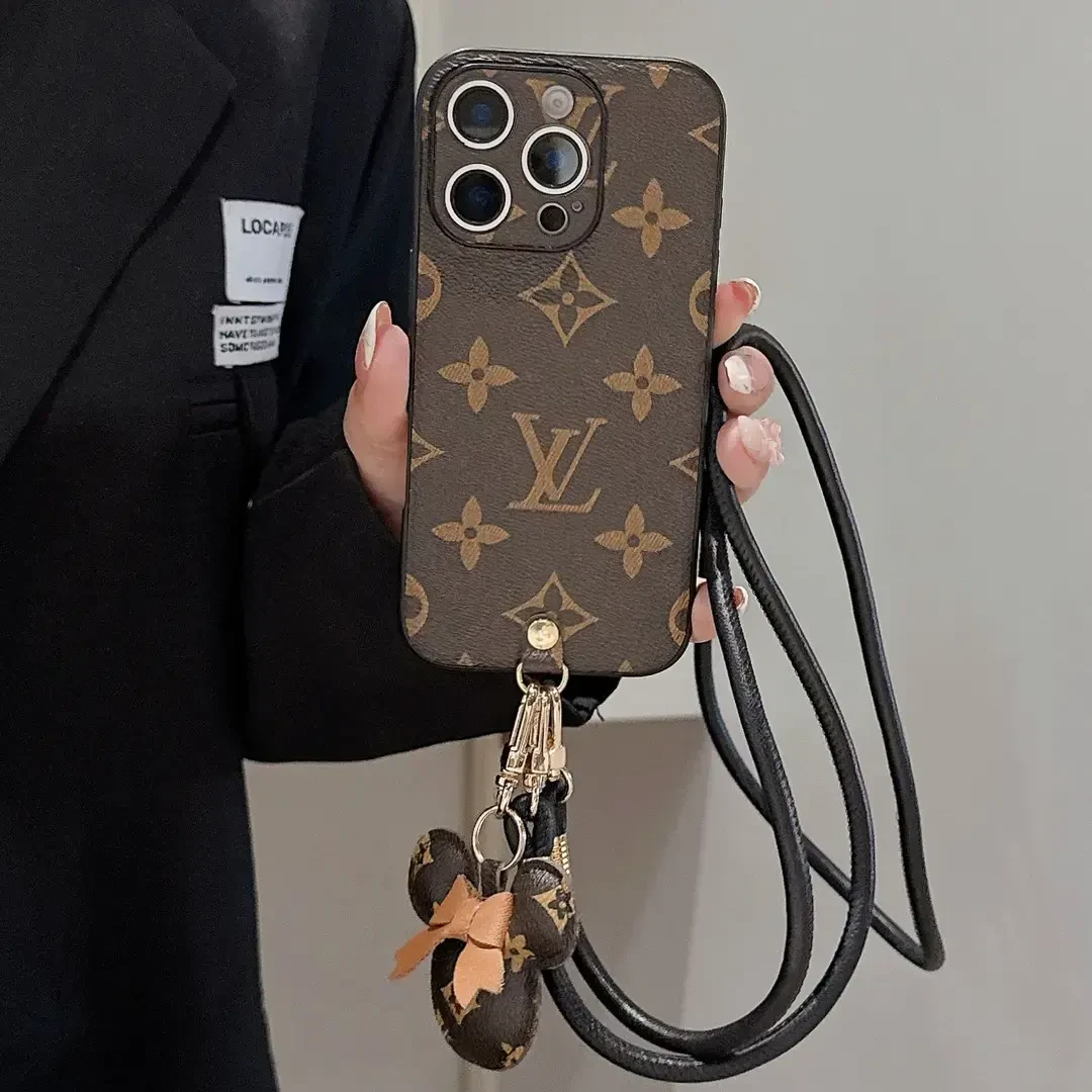 适用苹果华为VIVO荣耀三星OPPO小米斜挎可背手机壳女款网红潮牌