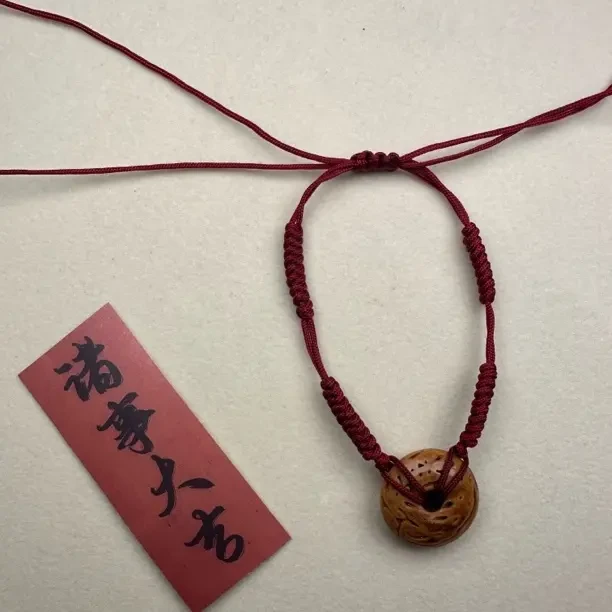 野生桃枭山桃核手工雕刻生肖篮子多种款式核雕饰品