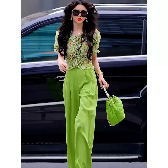 夏季绿色多巴胺休闲穿搭印花修身短袖上衣高腰阔腿长裤年轻两件套