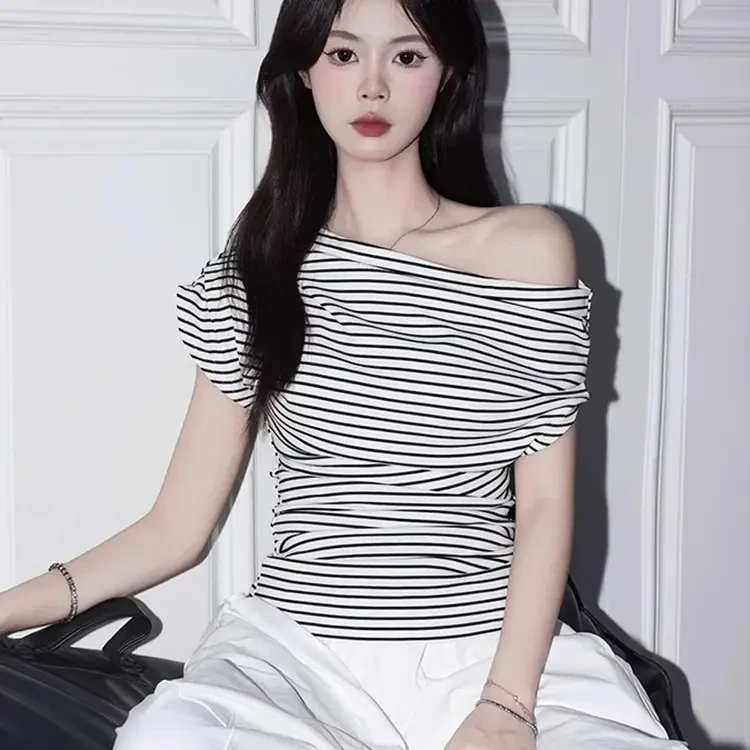 辣妹斜肩条纹短袖T恤女夏季小众设计感修身显瘦独特别致露肩上衣