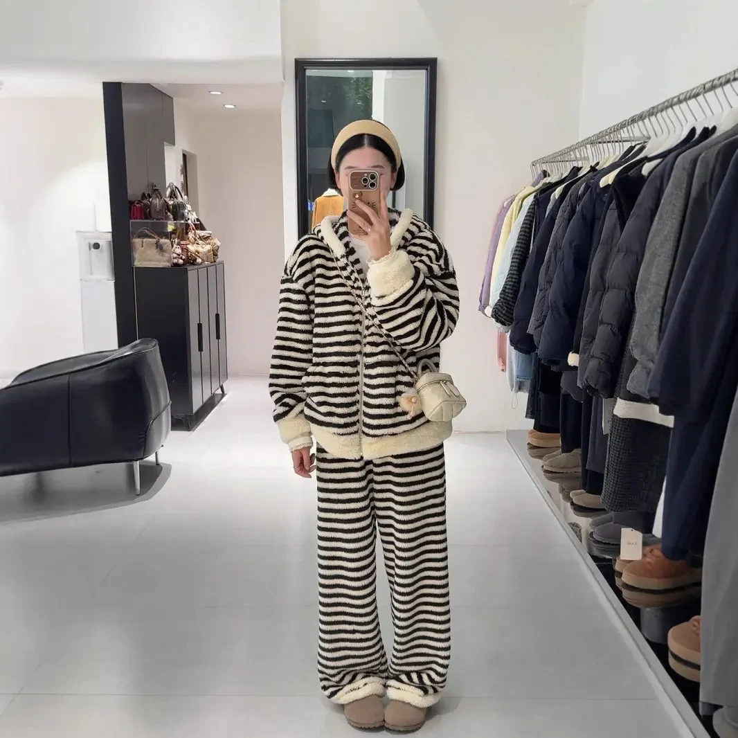 珊瑚绒软绵绵睡衣女冬黑白条纹拉链开衫高级保暖居家服可外穿套装