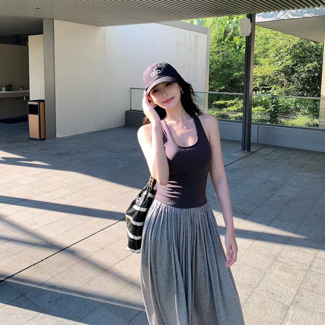 "夏日天菜"简单穿也很美 辣妹工字背心弹力天丝棉修饰肩型巨显瘦!