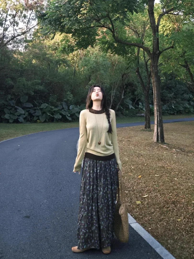 2025秋季穿搭一整套黄色露肩假两件针织衫高腰碎花半身裙两件套装