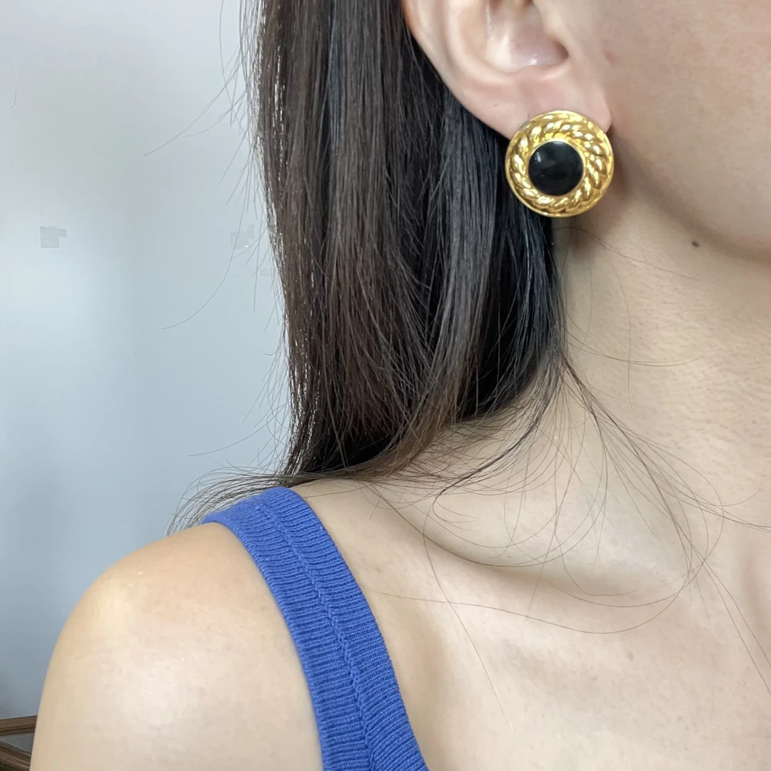 铜合金珐琅耳饰 女千金风黑色金色欧美风法式耳钉简约复古时尚