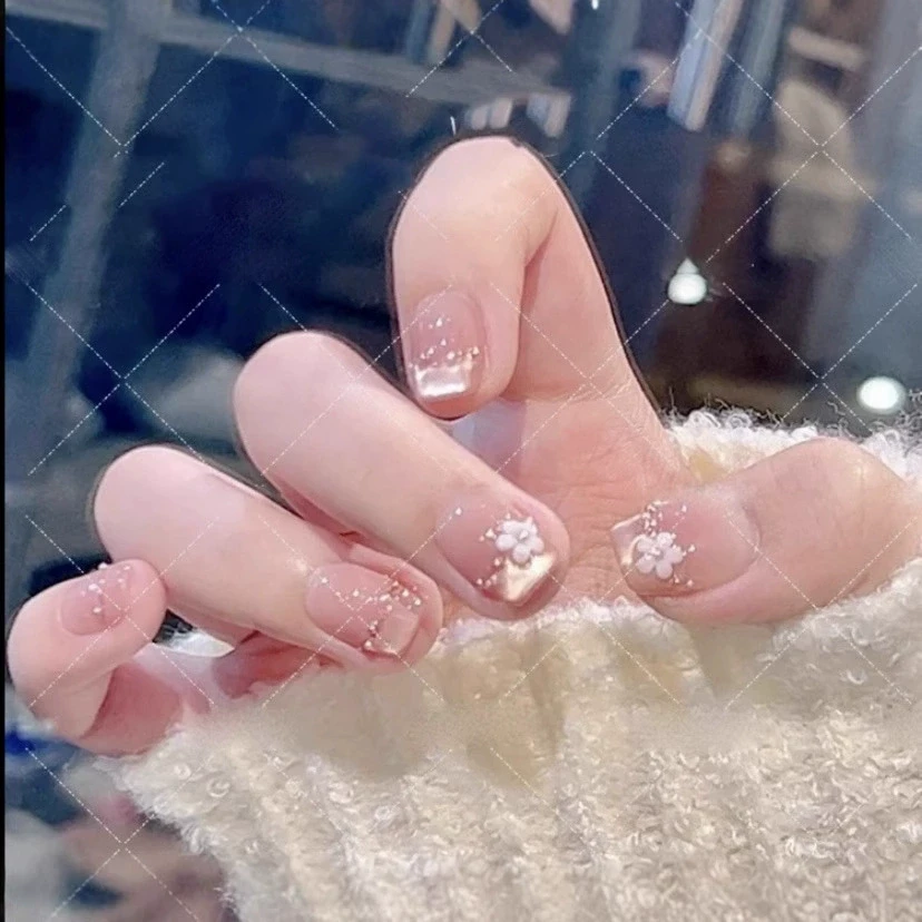 【七里香】纯手工穿戴甲法式猫眼拼钻立体小花款百搭温柔美甲