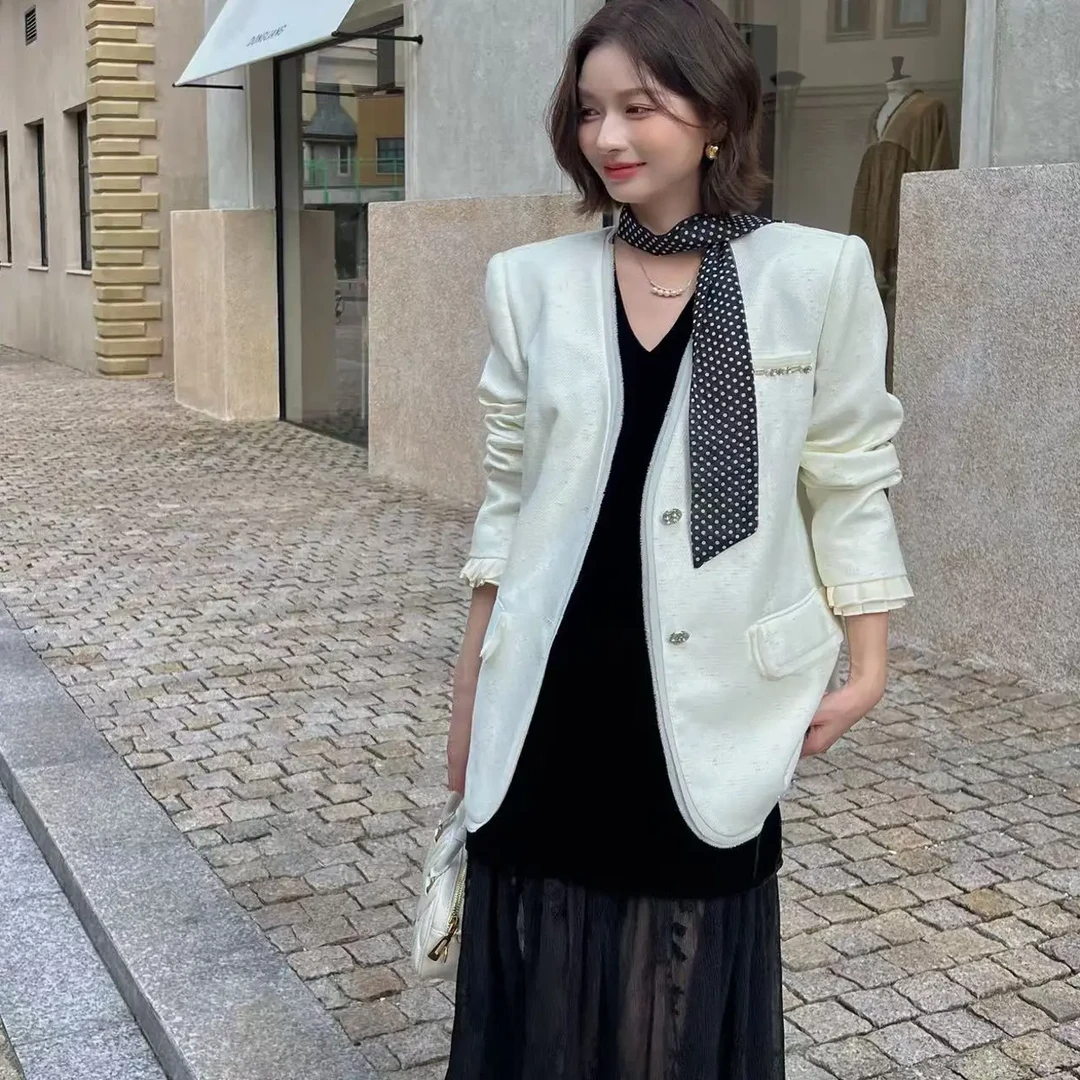 吉蜜流行的白色通勤职业气质名媛高级感小西服外套女秋季68015