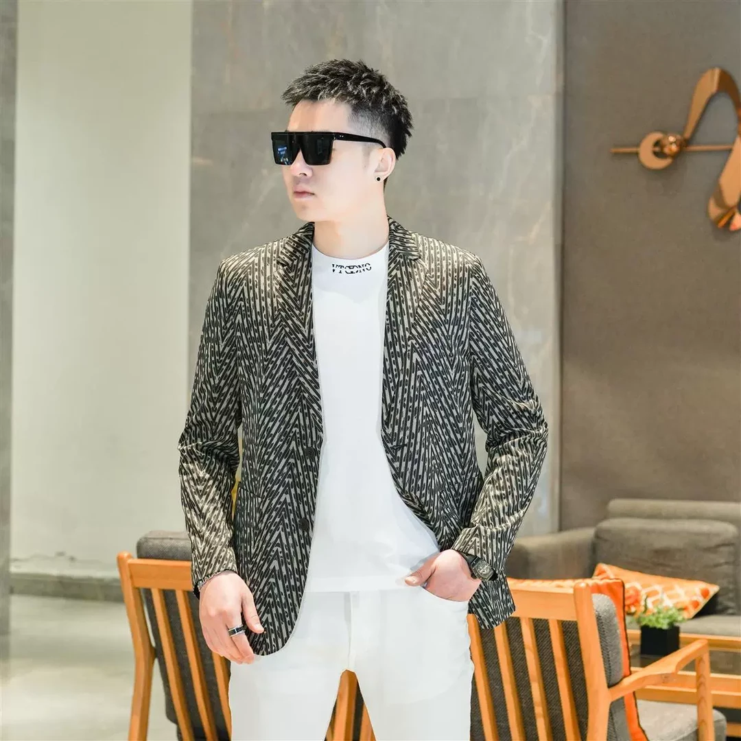 2025春装薄款日常休闲痞帅通体几何印花凉感休闲西服外套男GL053