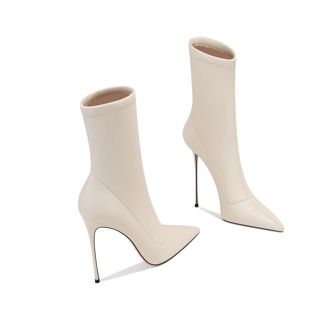 米白时装靴高档百搭气质不累脚2025秋季新款时尚尖头细跟高跟鞋女