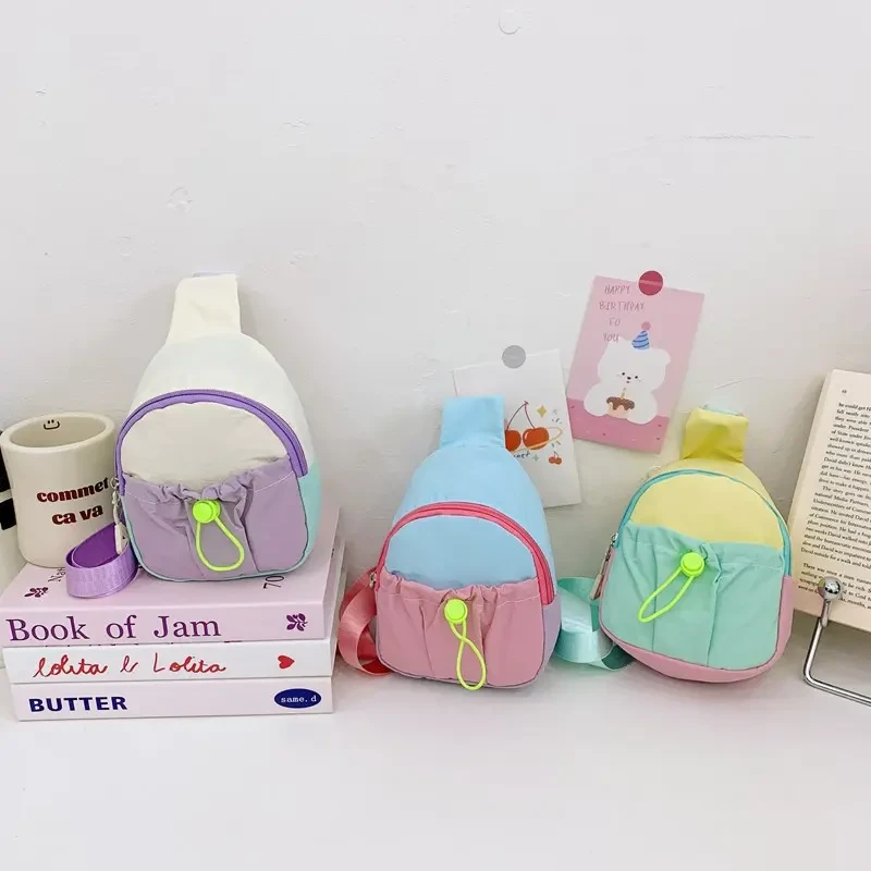 女孩单肩斜跨包韩系撞色轻便春游轻便户外儿童小书包出游腰包胸包