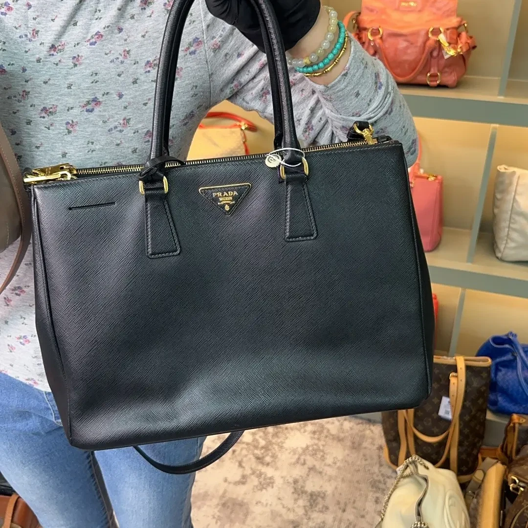 95新 Prada/普拉达 95新黑金手提包经典款式时尚实用