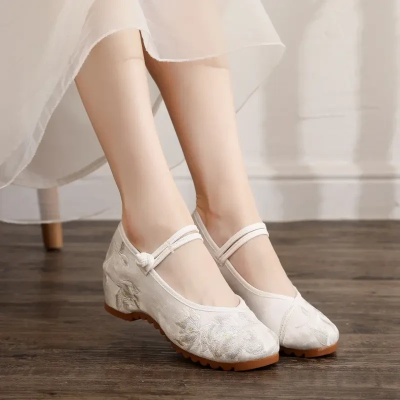 中国风淡雅绣花鞋老北京布鞋女软底内增高茶服鞋复古旗袍鞋汉服鞋