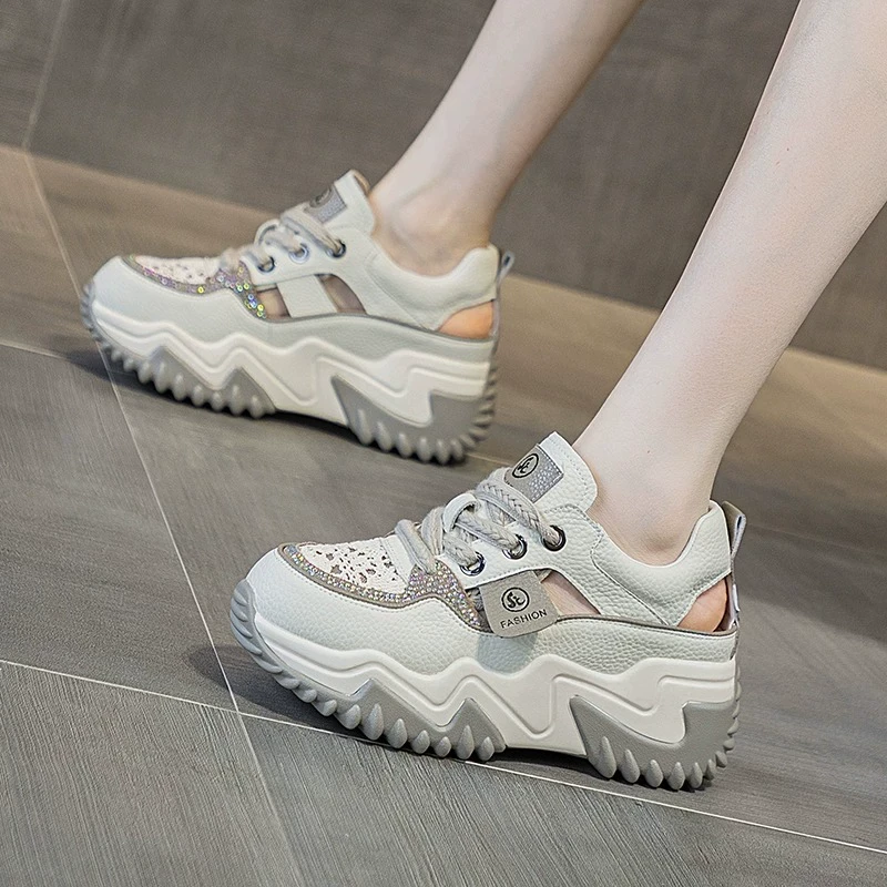 万达撤柜头层牛皮增高镂空老爹凉鞋女2025新款夏季洞洞运动小个子