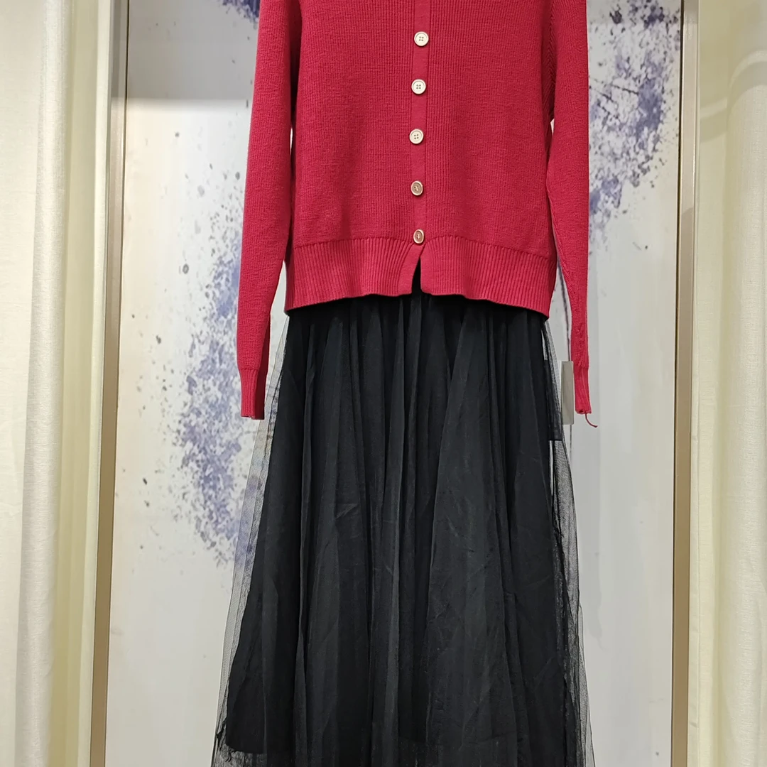 秋冬新款红色V领针织开衫女时尚百搭洋气上衣半裙套装