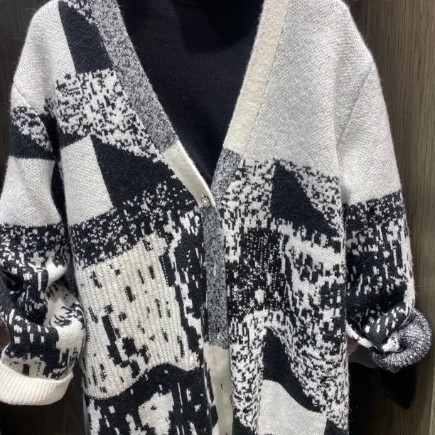 宽松型女冬季常规款长袖毛针织衫针织衫撞色拼接女装高领