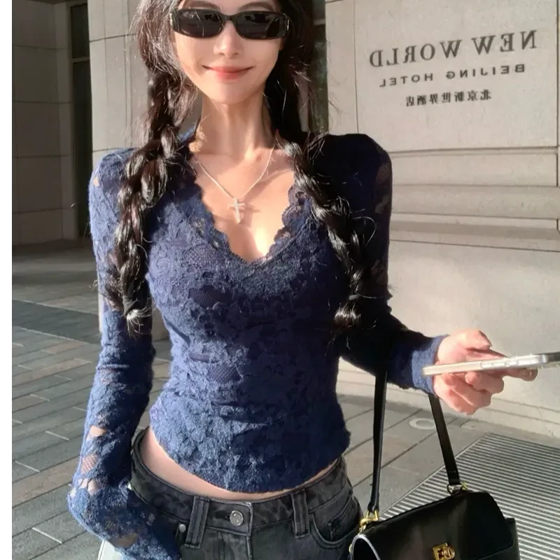 秋冬辣妹风V领修身显瘦长袖蕾丝打底加绒磨毛内搭设计感短款上衣