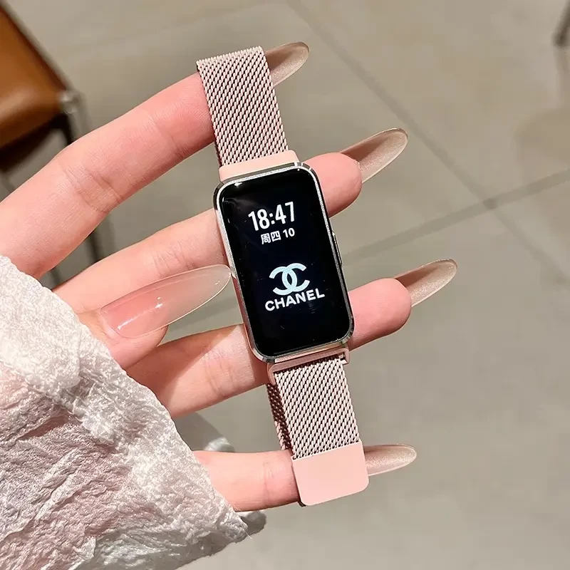 适用华为手环10表带手环9手环8表带夏天透气金属磁吸米兰尼斯表带