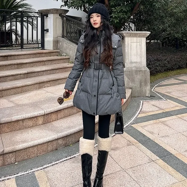 连帽一手长方扣腰带羽绒服