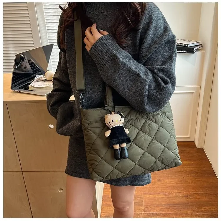 高级感小众新款百搭大容量菱格通勤单肩斜挎棉服托特女