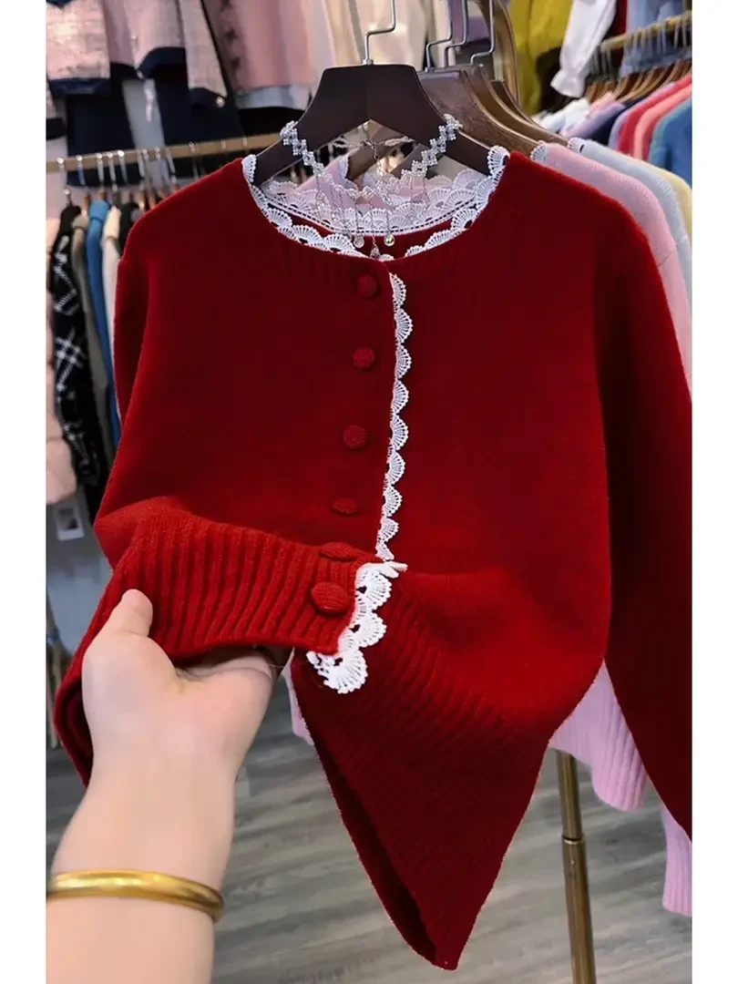 法式洋气红色秋冬时尚针织开衫女蕾丝2025新款设计感新款毛衣女