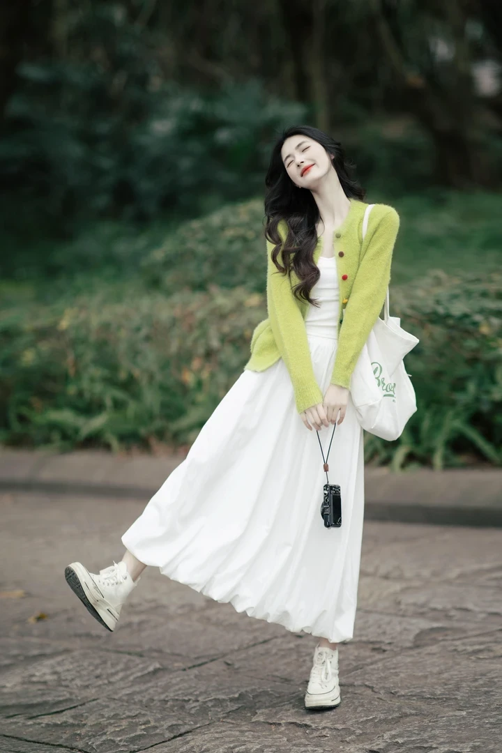 2025秋季韩系温柔穿搭绿色针织开衫上衣女搭配连衣裙气质两件套潮