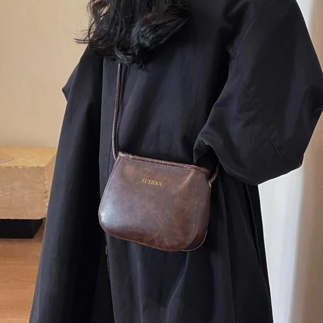 新款潮流2025韩系小众设计感时尚百搭复古洋气单肩软皮斜挎包H942