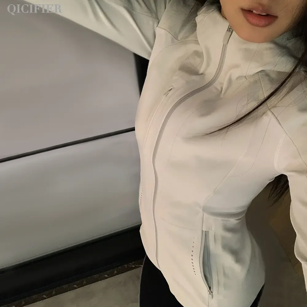 秋季修身收腰软壳冲锋衣女款秋装2025新款外套小个子时尚运动套装