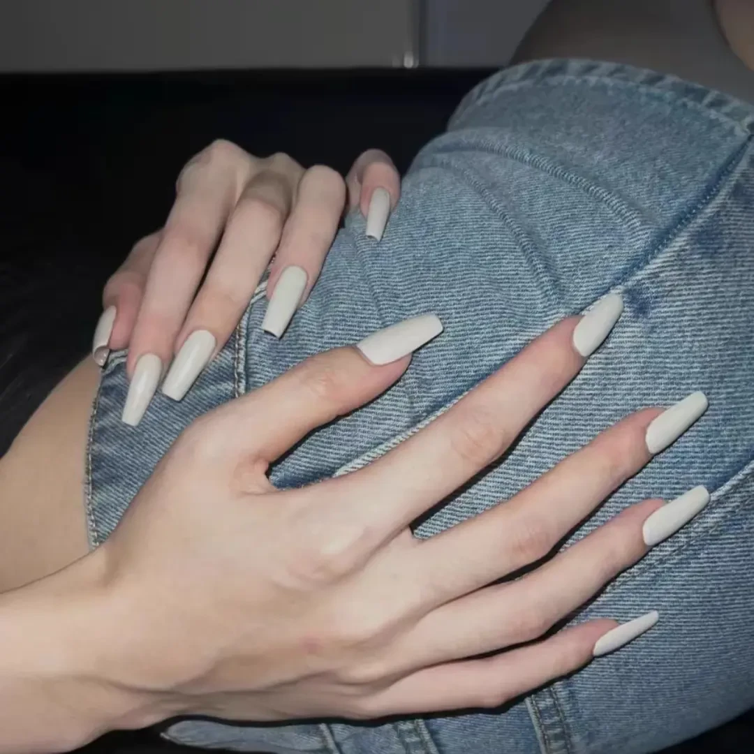 纯手工穿戴甲片2025新款高级感款式推荐爆款美甲豆浆白高质量美甲